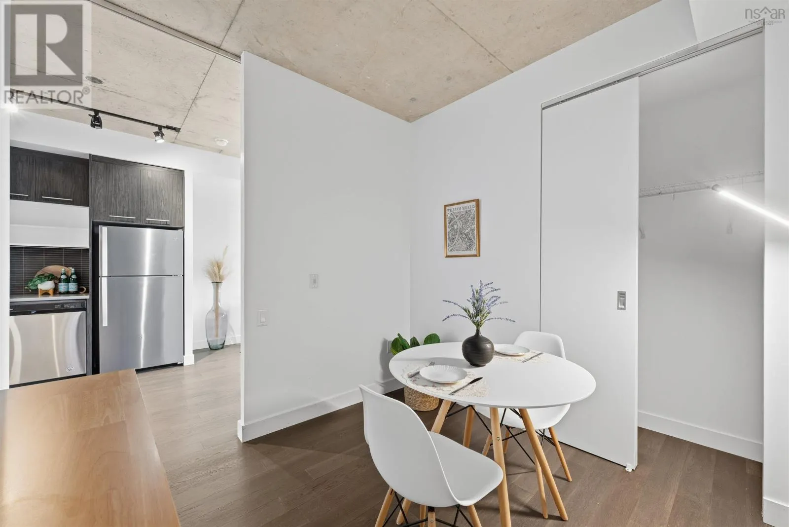 602 1048 Wellington Street