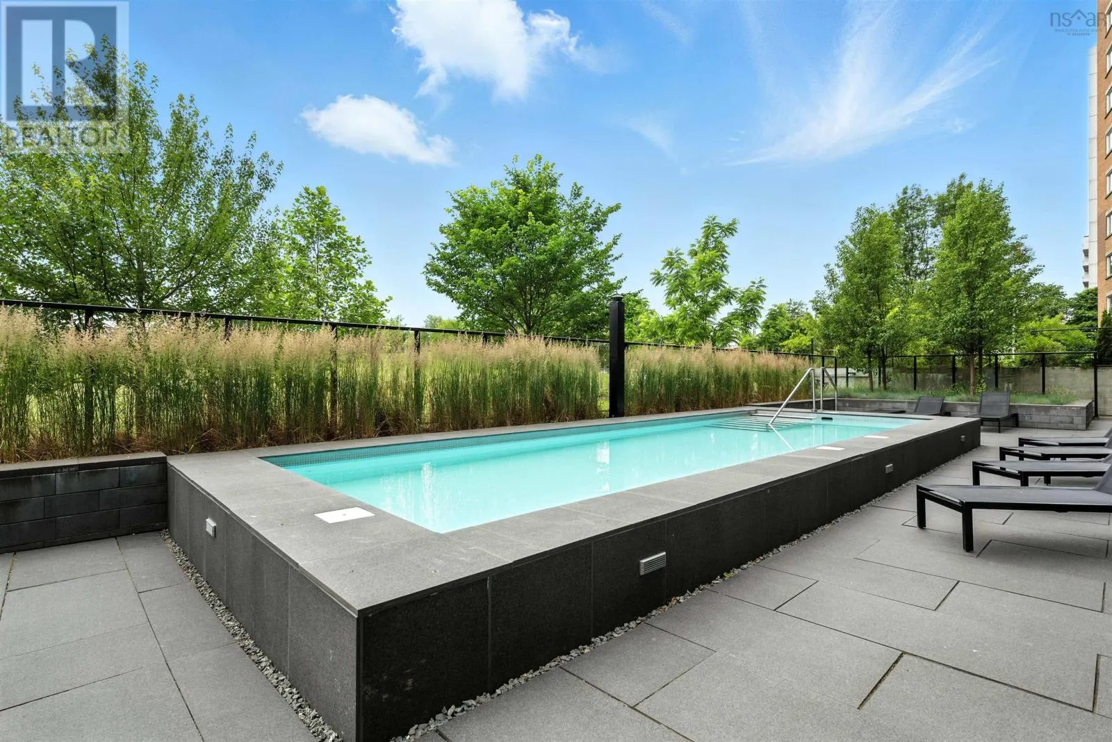 602 1048 Wellington Street