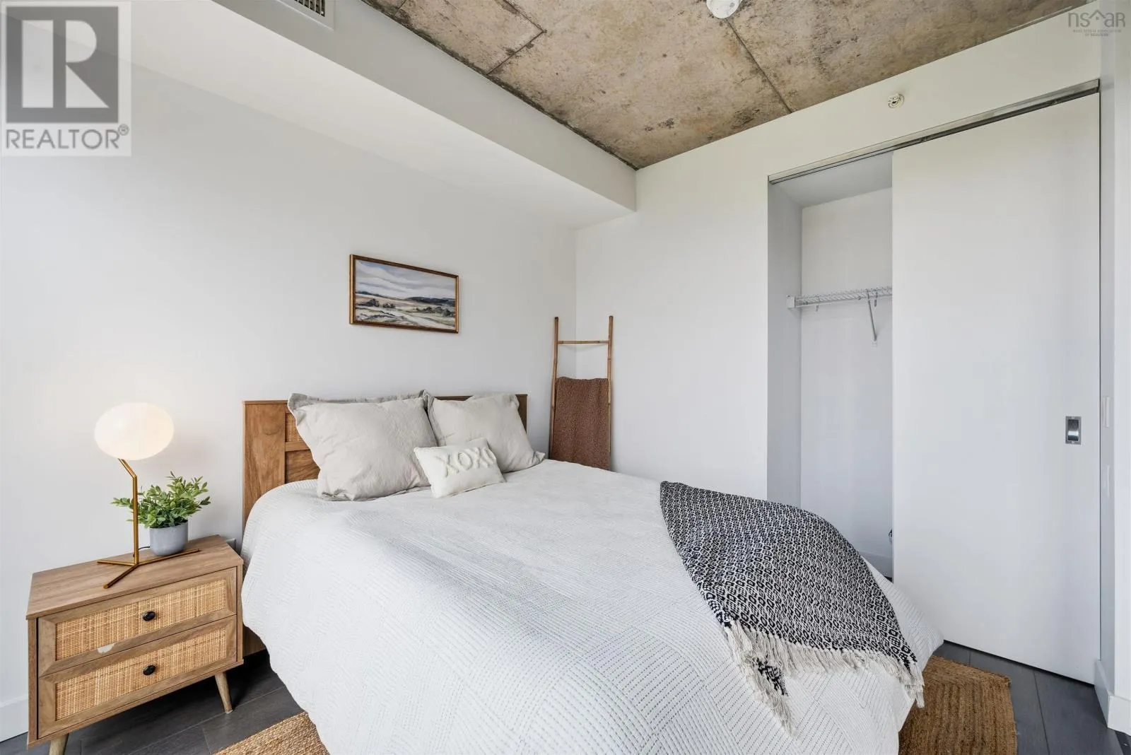 602 1048 Wellington Street