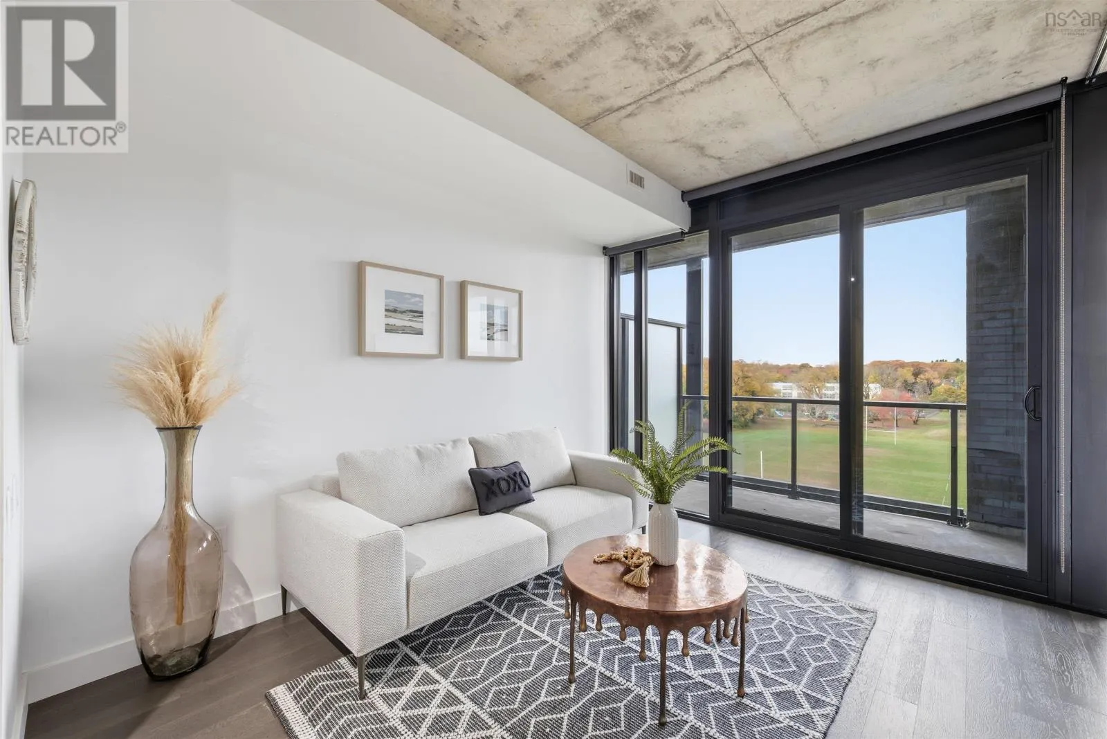 602 1048 Wellington Street