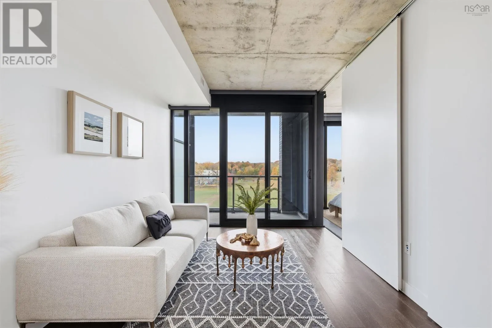 602 1048 Wellington Street