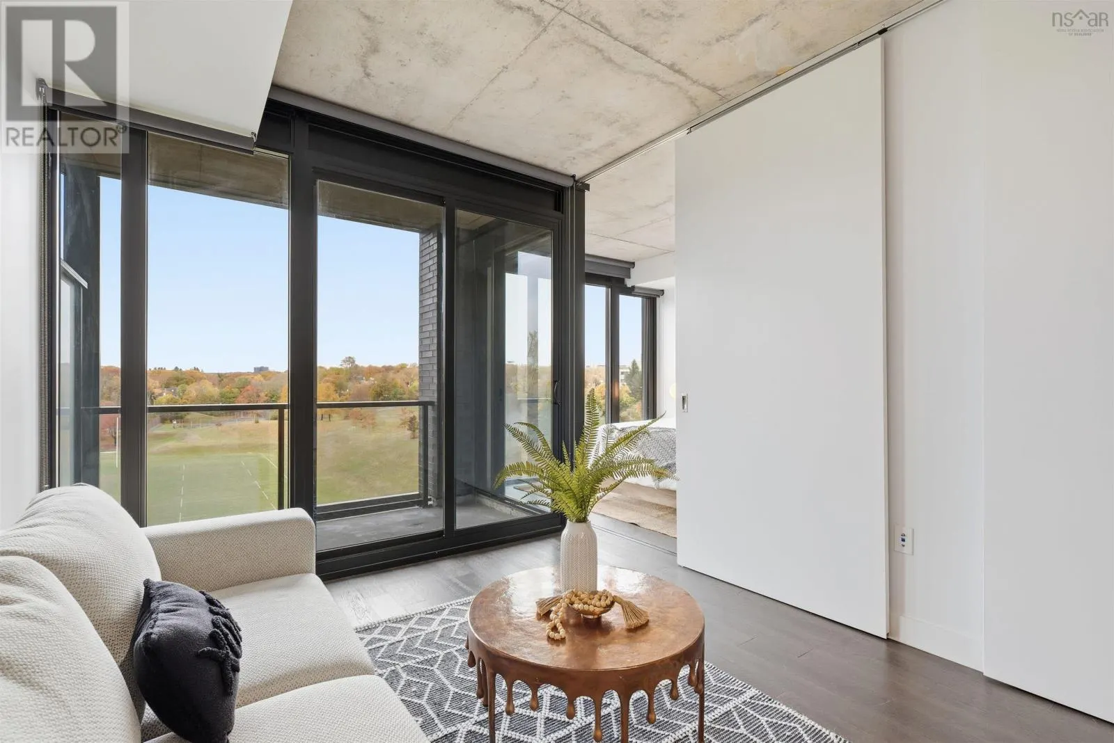 602 1048 Wellington Street