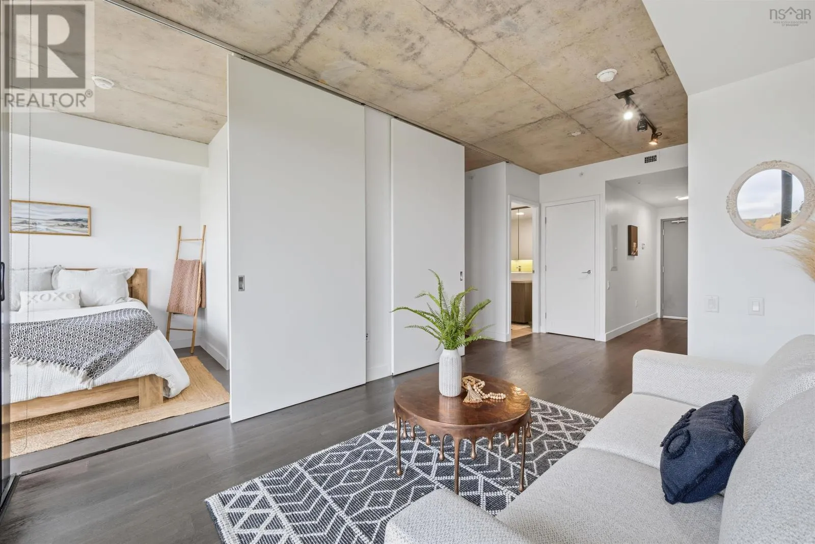 602 1048 Wellington Street