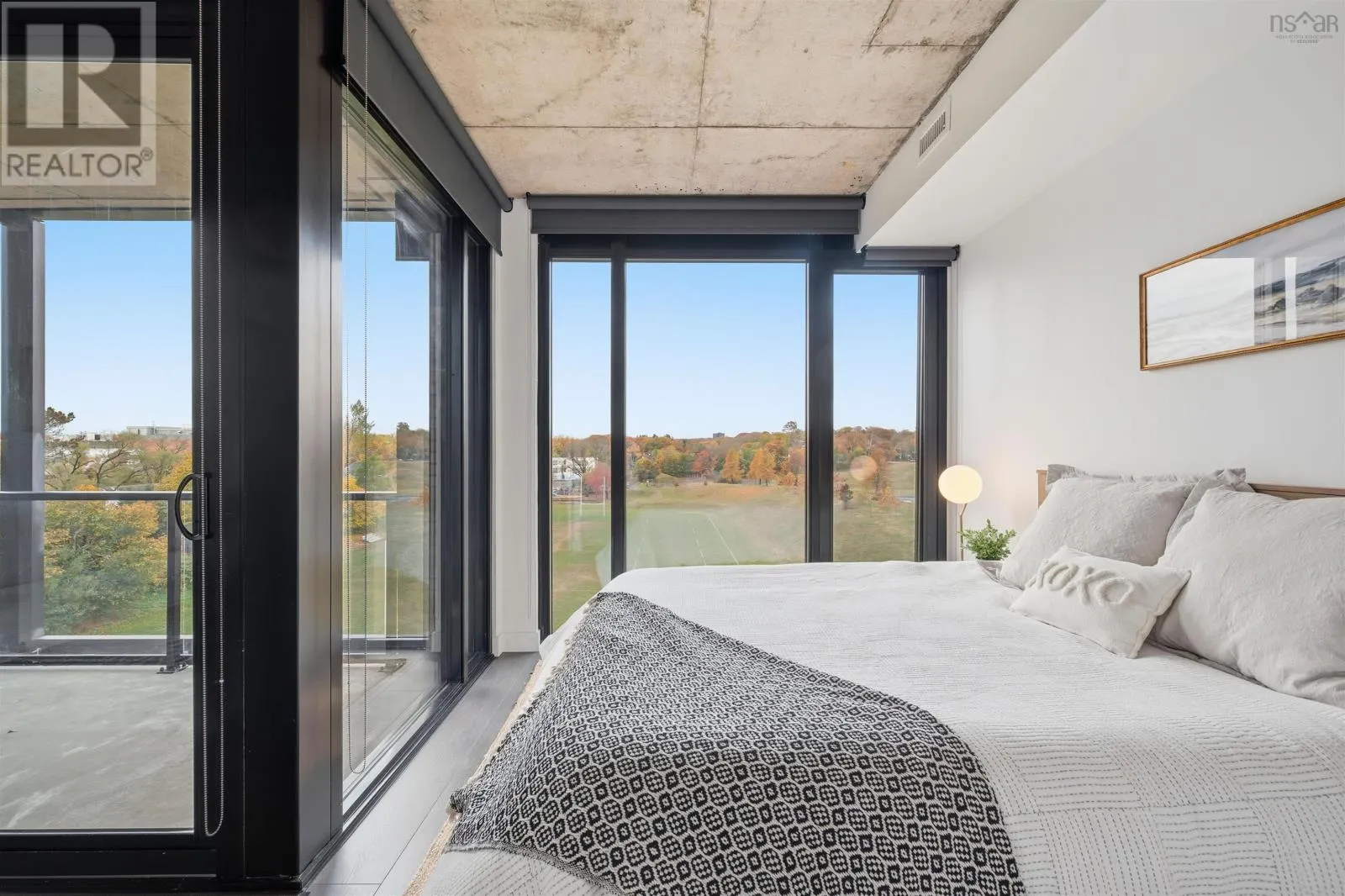 602 1048 Wellington Street