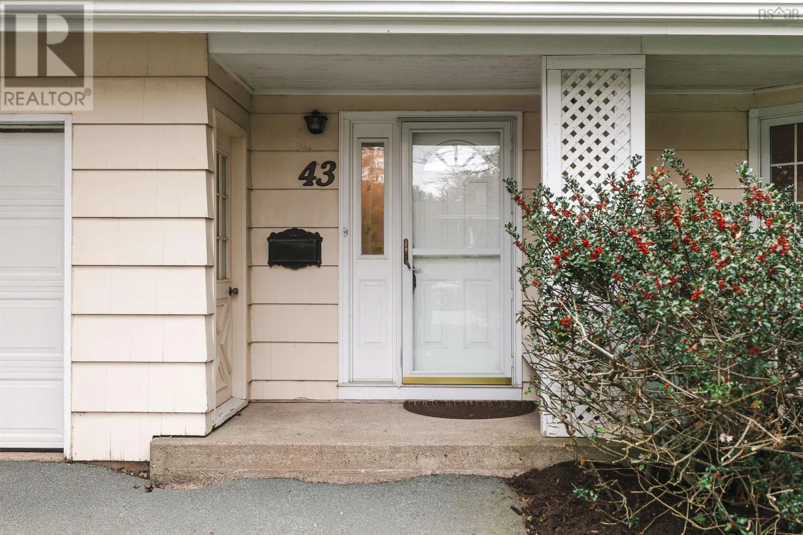 43 Deepwood Crescent