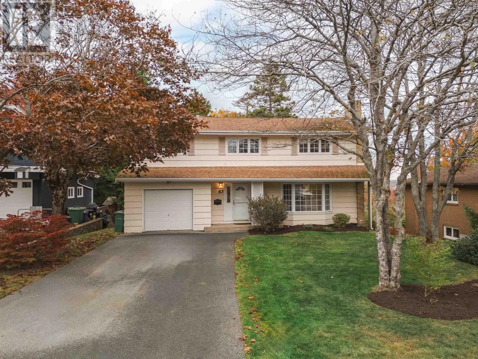 43 Deepwood Crescent