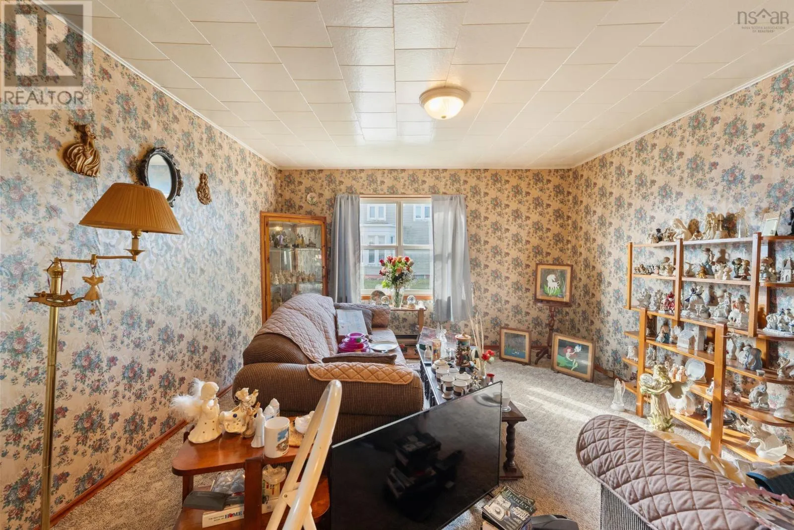 16 Commercial Street