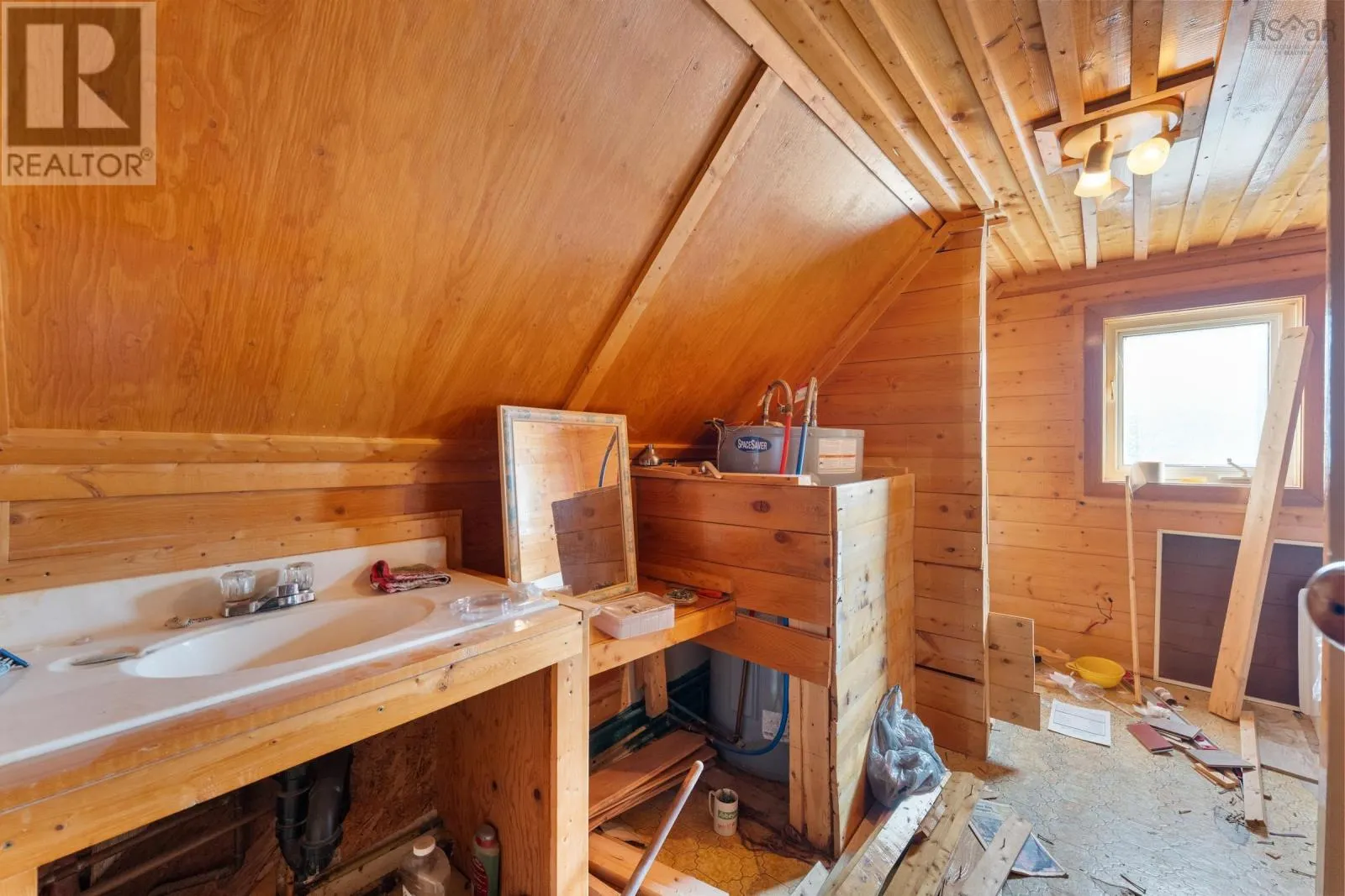 16 Commercial Street