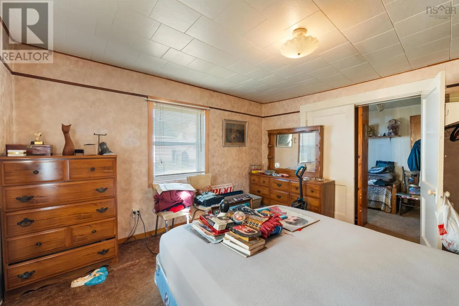 16 Commercial Street