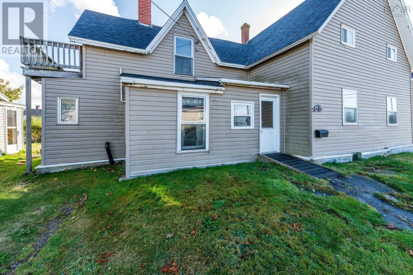 16 Commercial Street