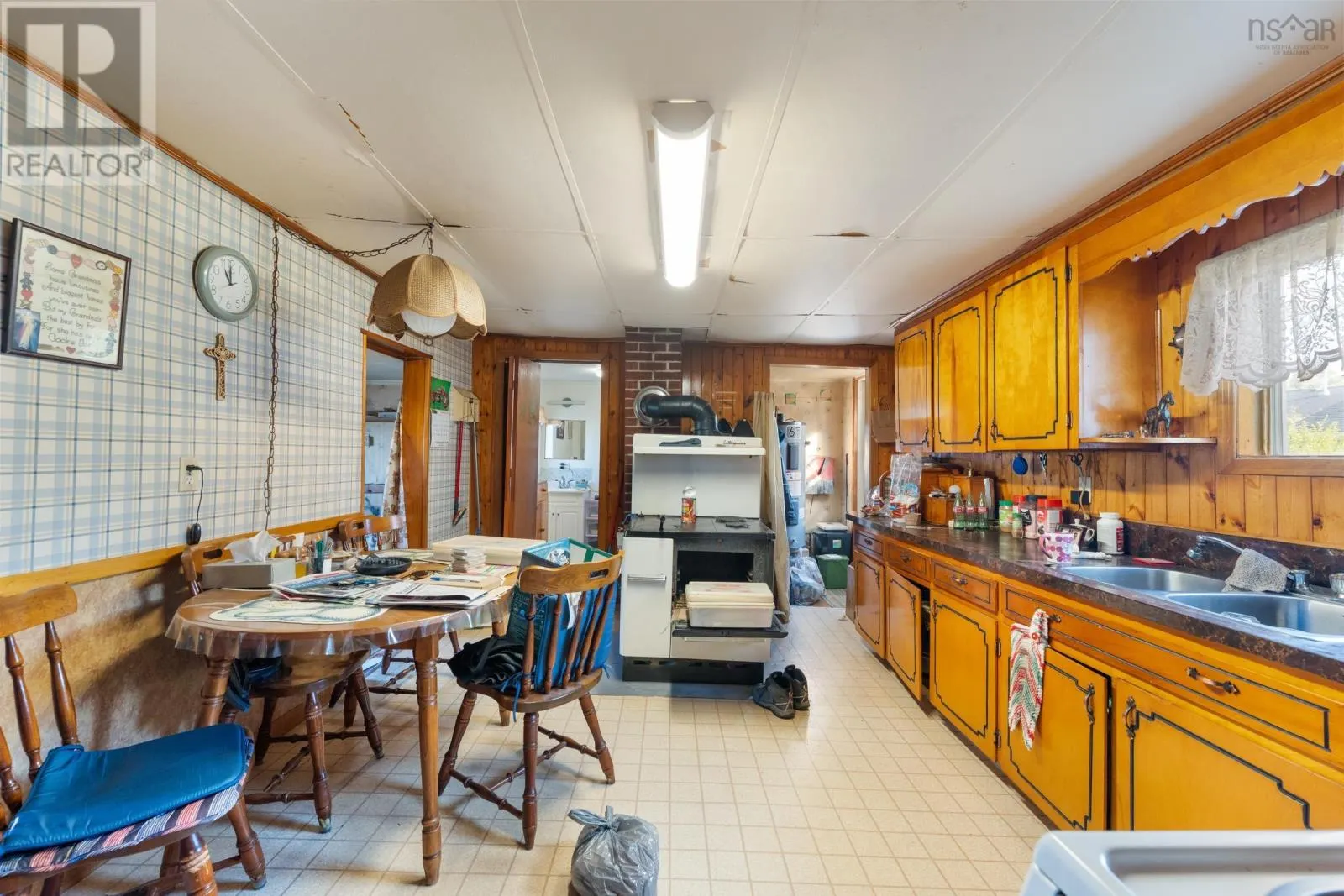 16 Commercial Street