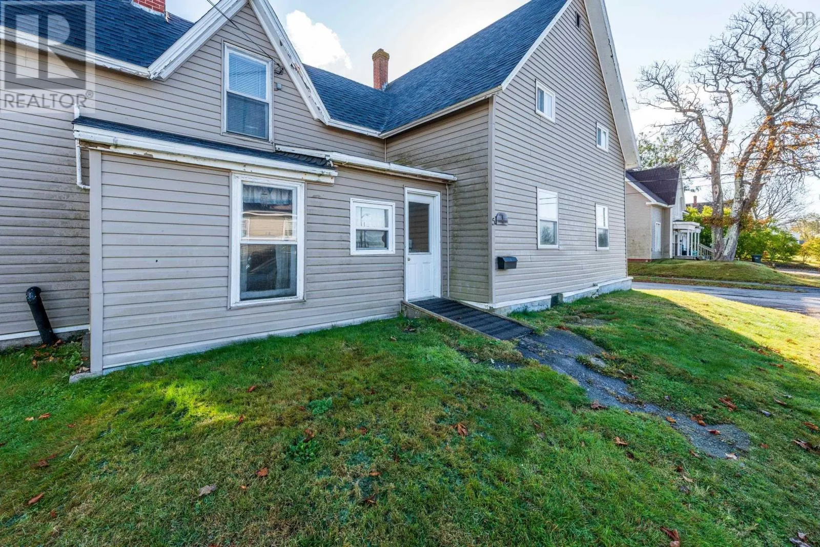 16 Commercial Street