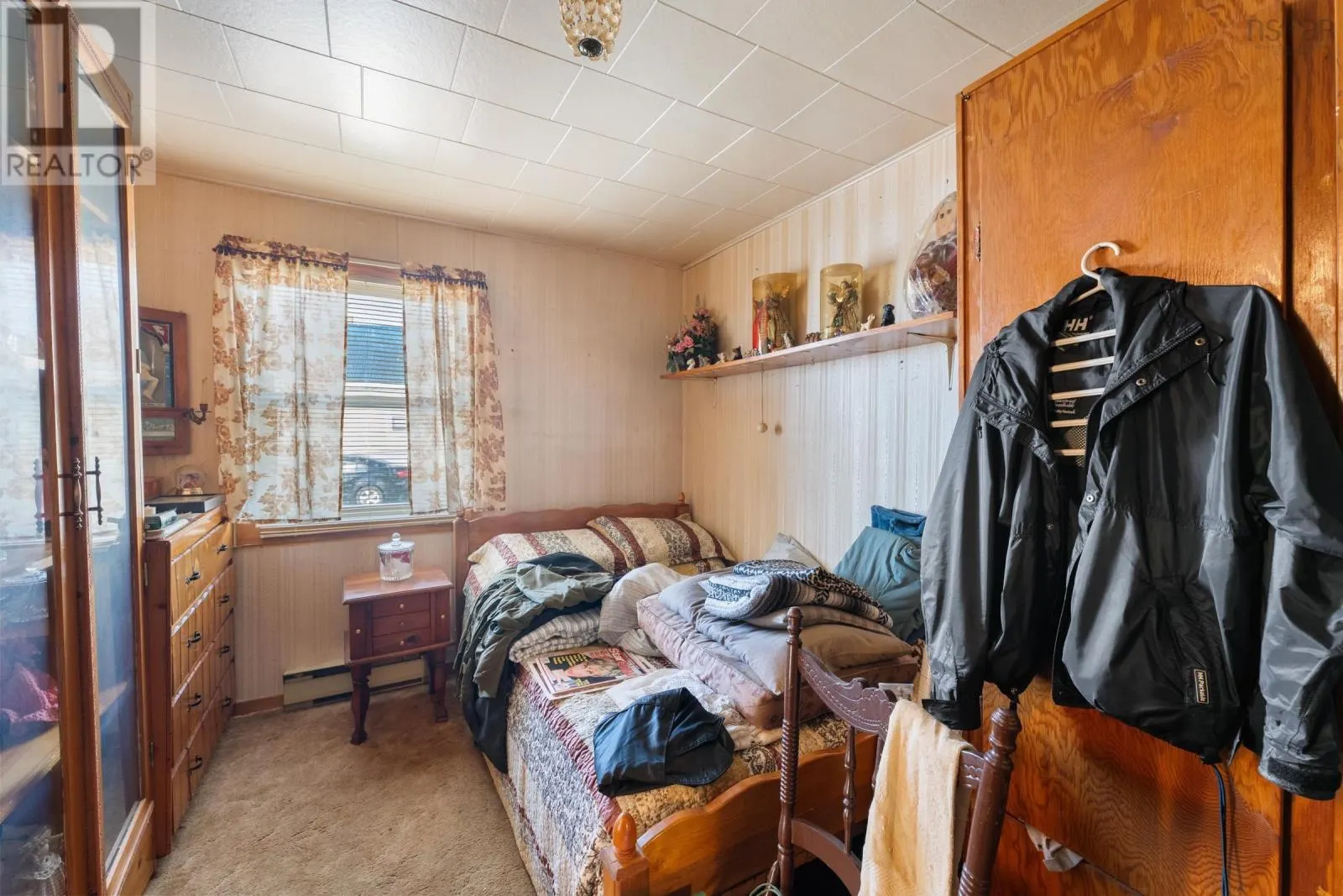 16 Commercial Street