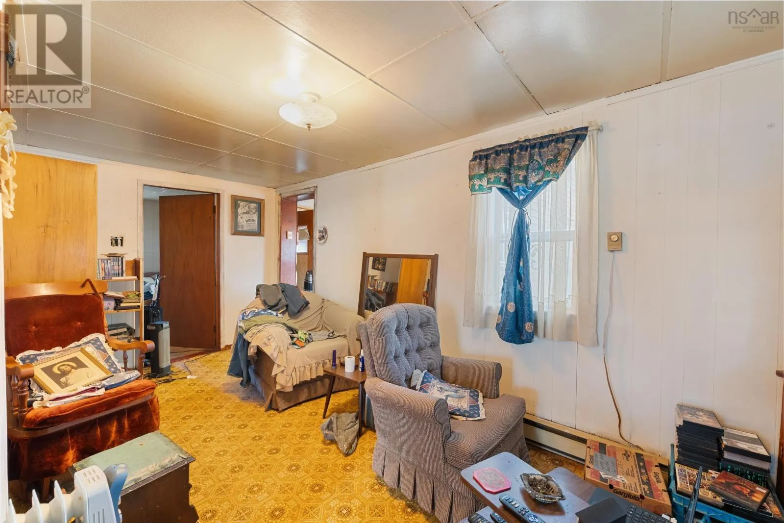 16 Commercial Street