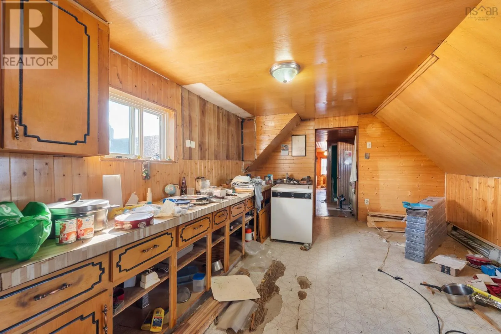 16 Commercial Street