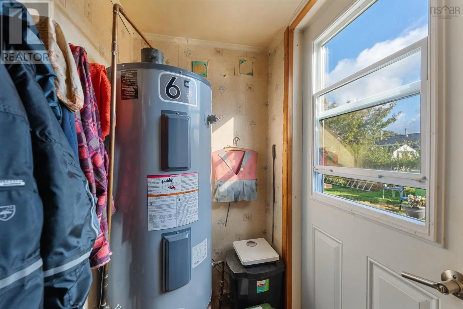 16 Commercial Street