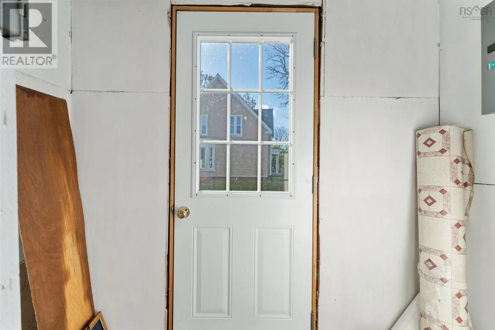 16 Commercial Street