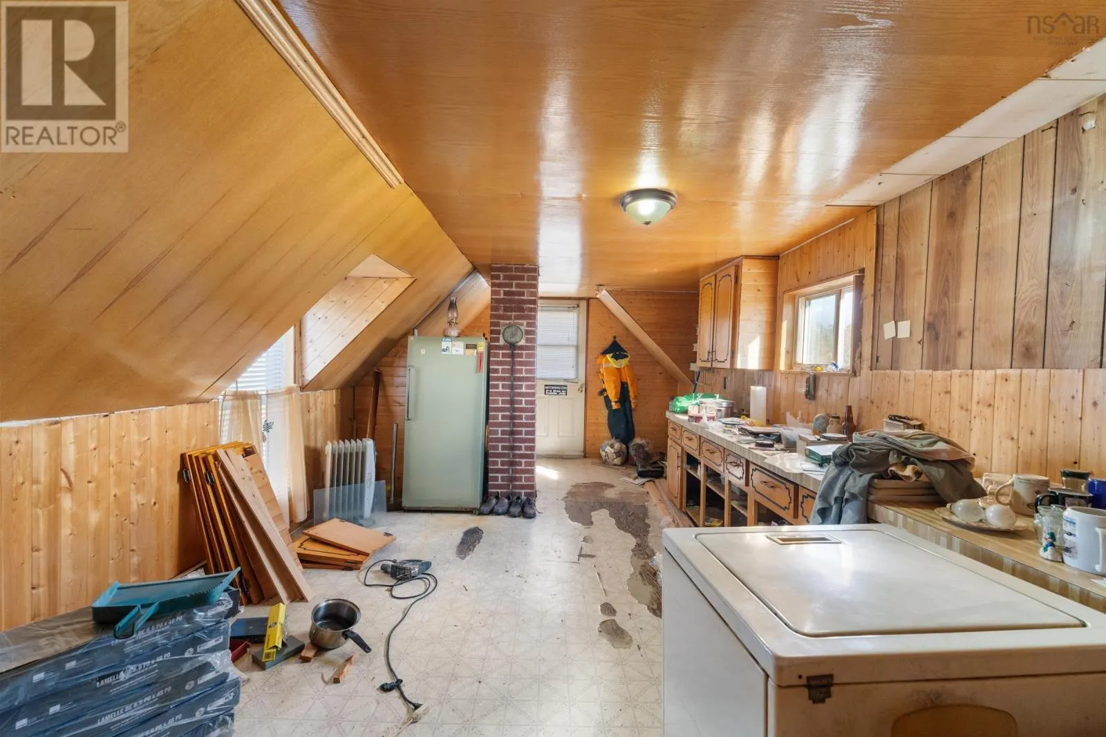 16 Commercial Street