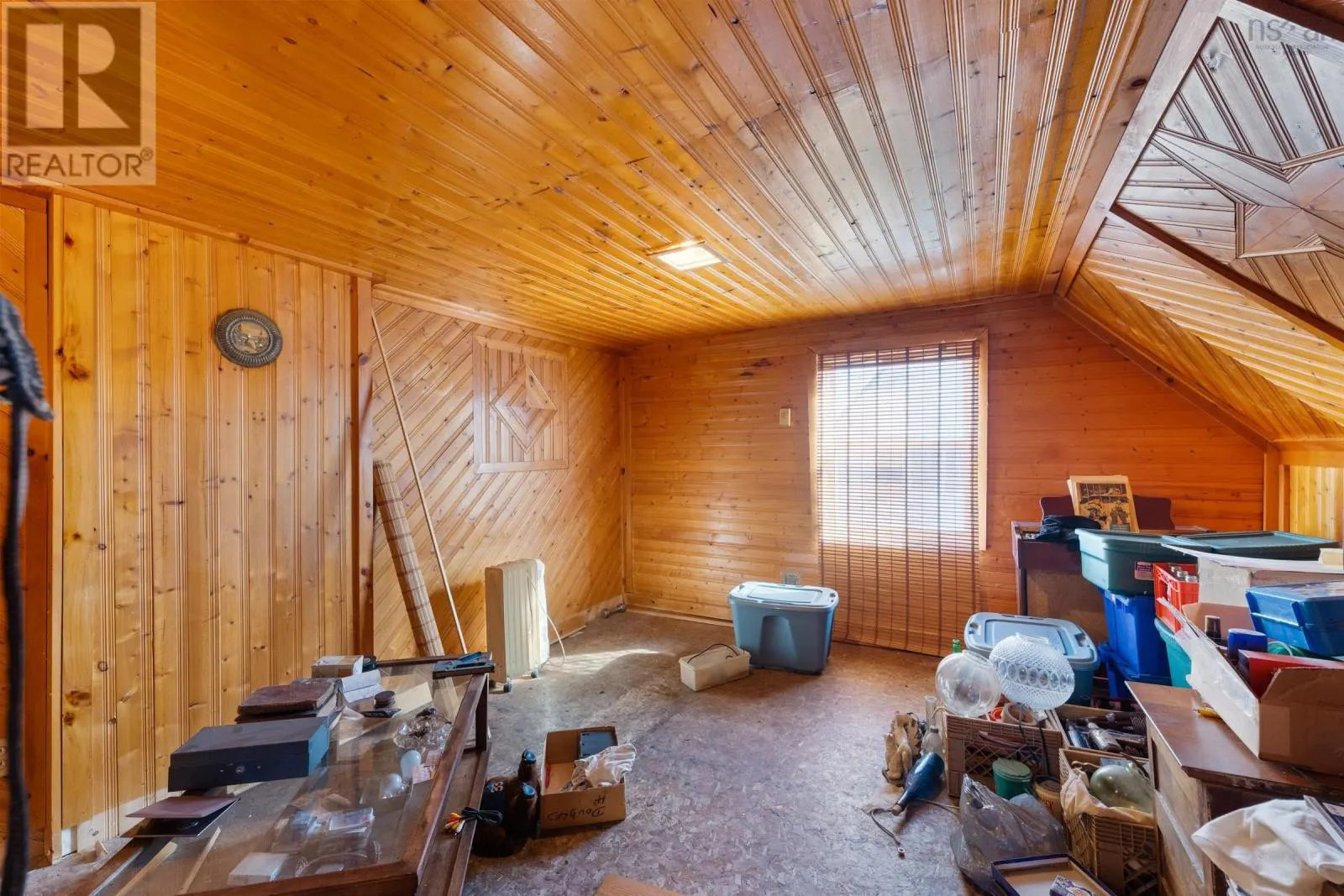 16 Commercial Street