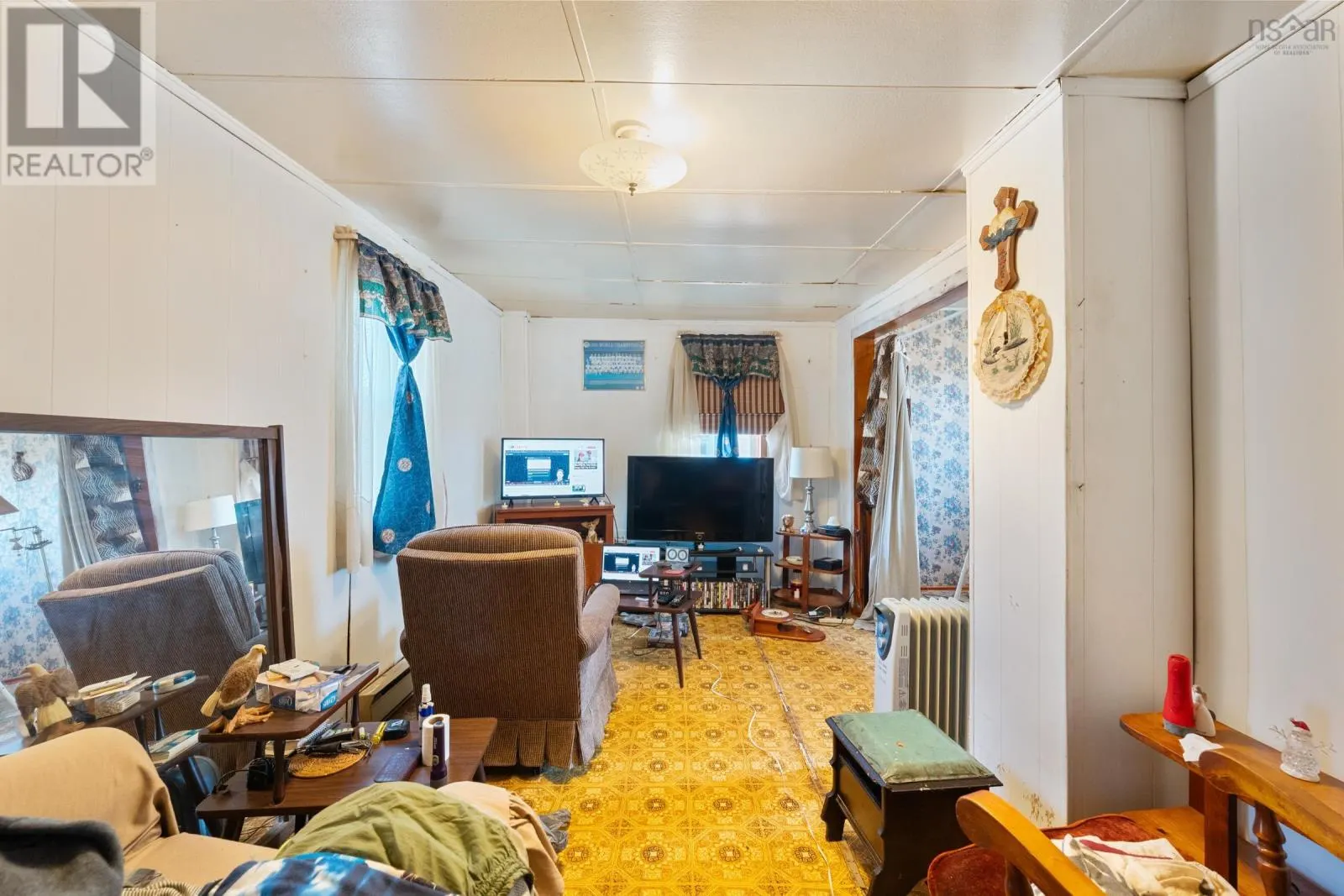 16 Commercial Street