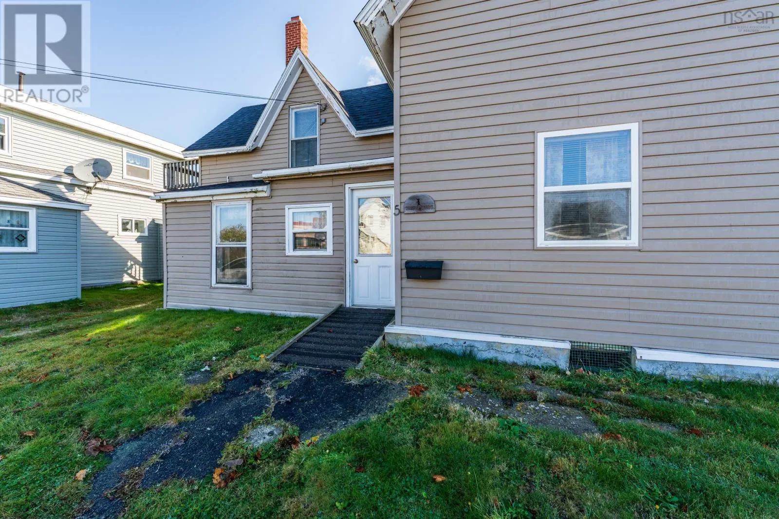 16 Commercial Street