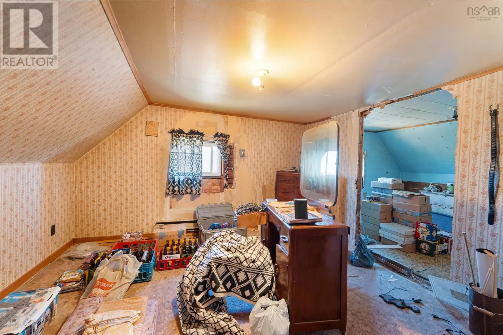 16 Commercial Street