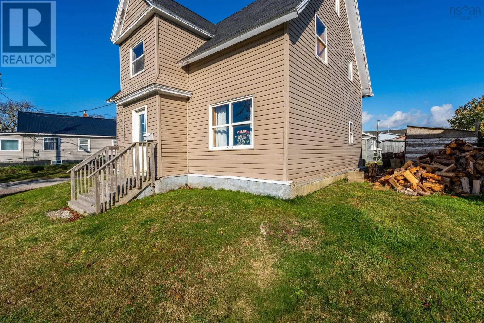 16 Commercial Street