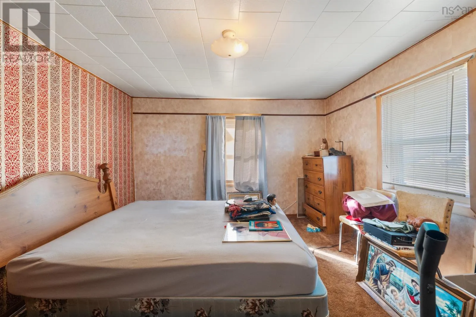 16 Commercial Street