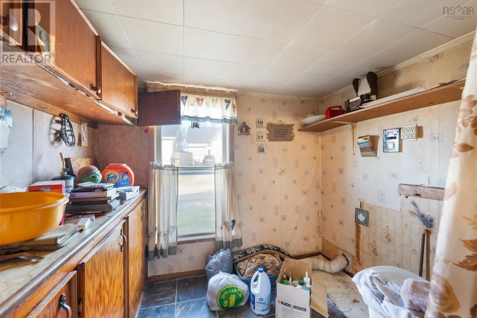 16 Commercial Street