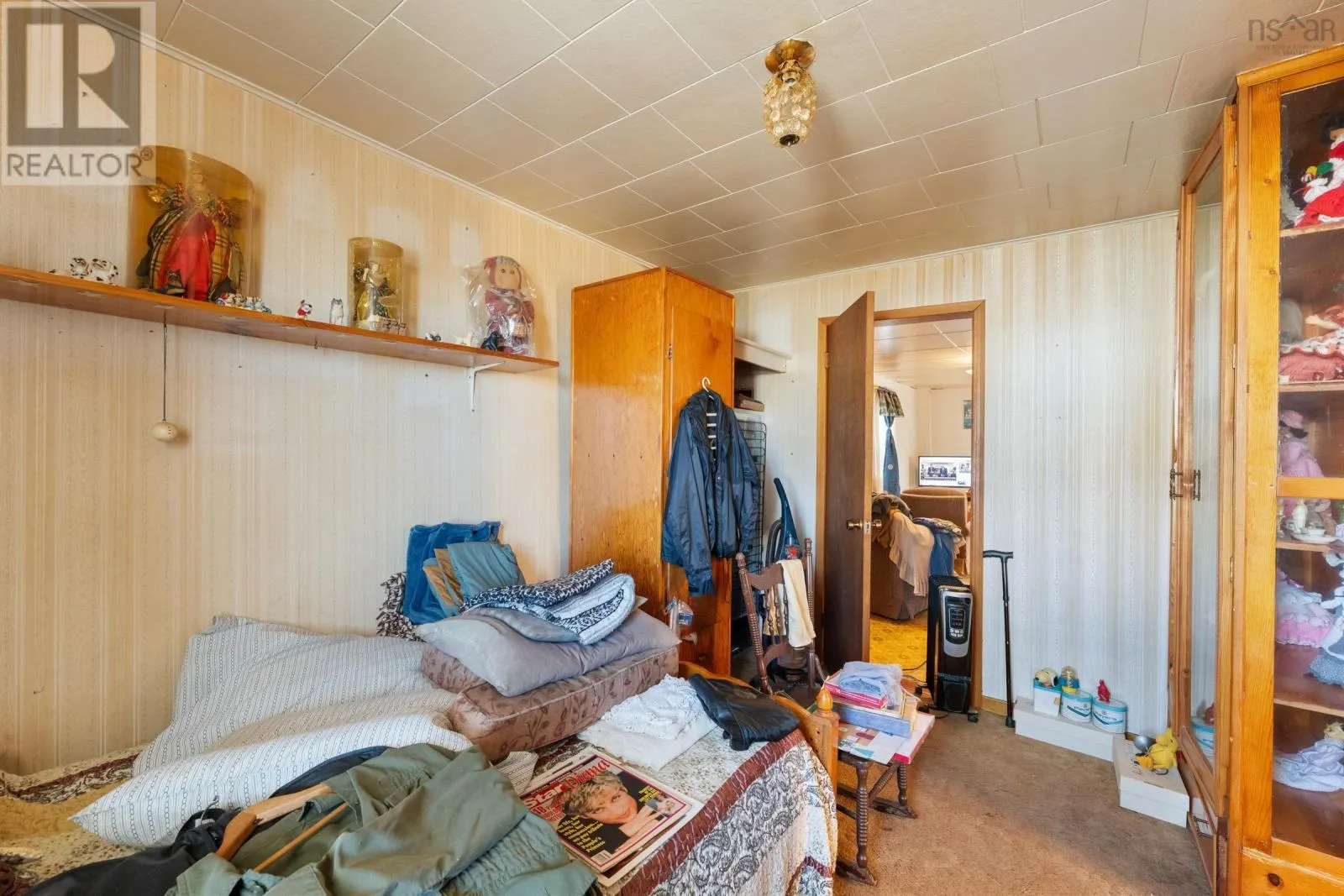 16 Commercial Street