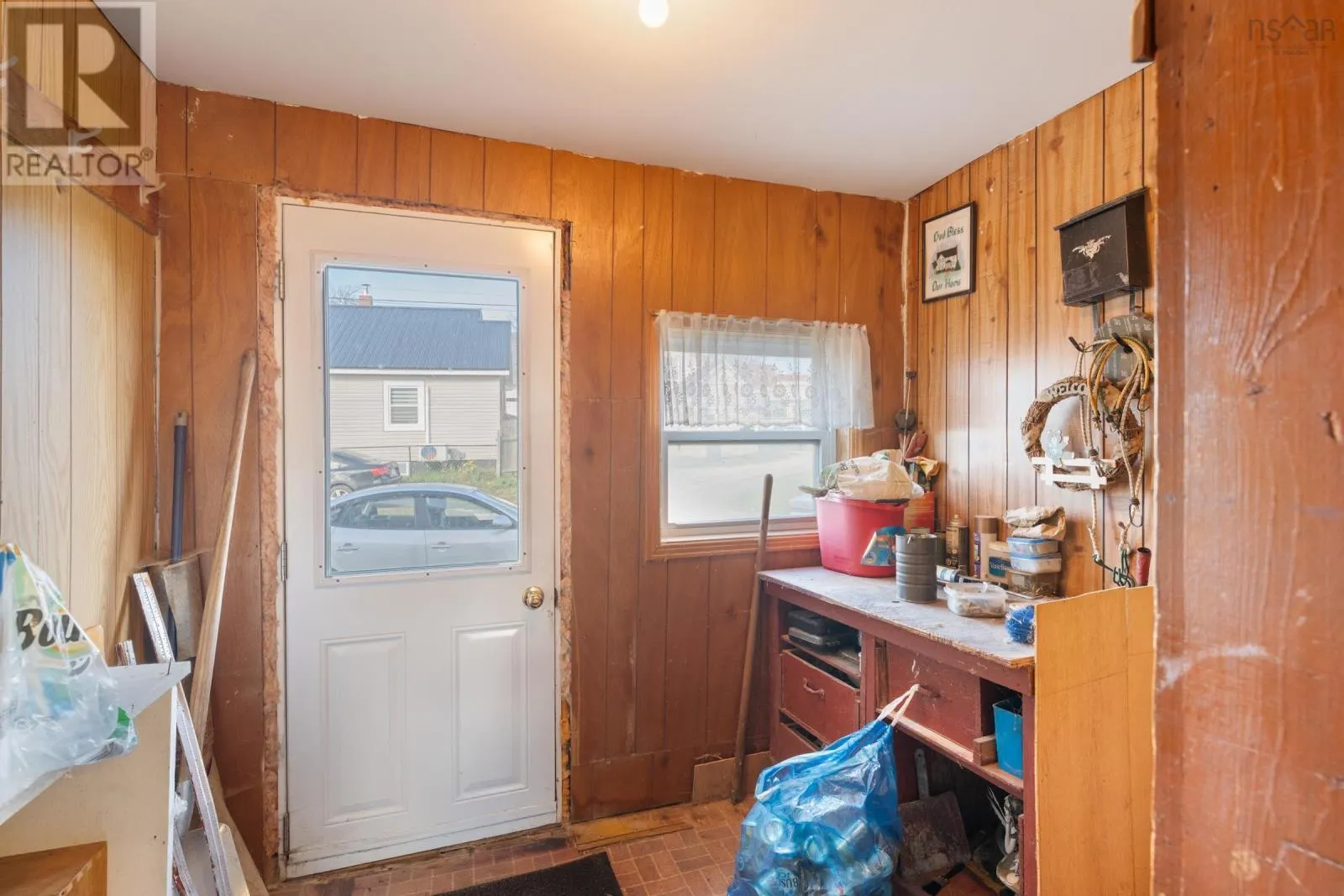 16 Commercial Street