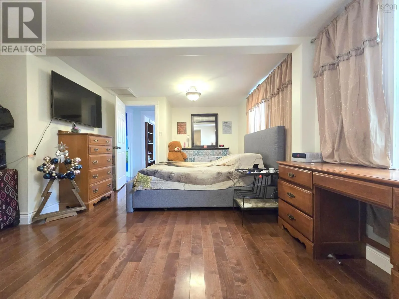 62 West Pleasant Street