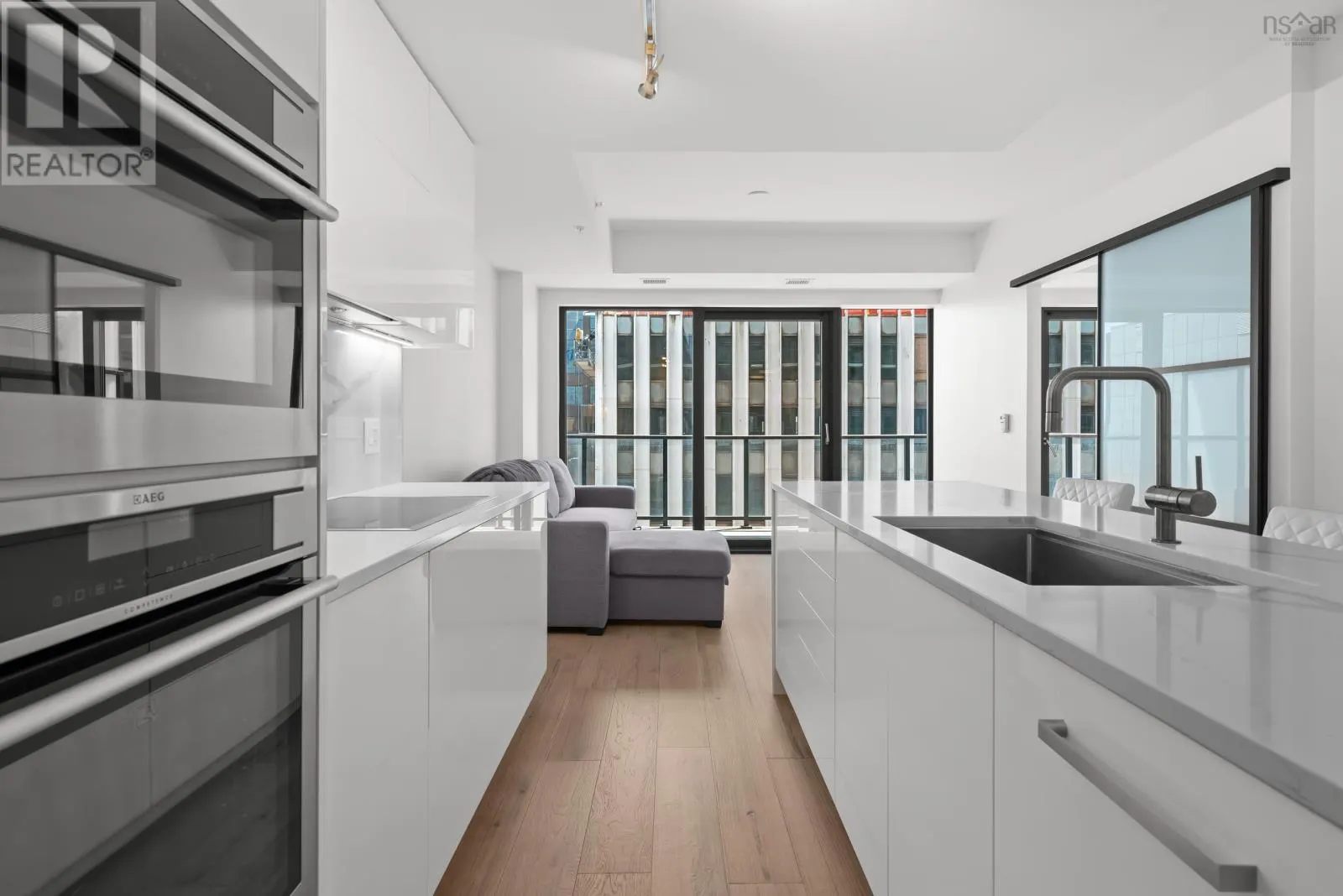 1006 1650 Granville Street