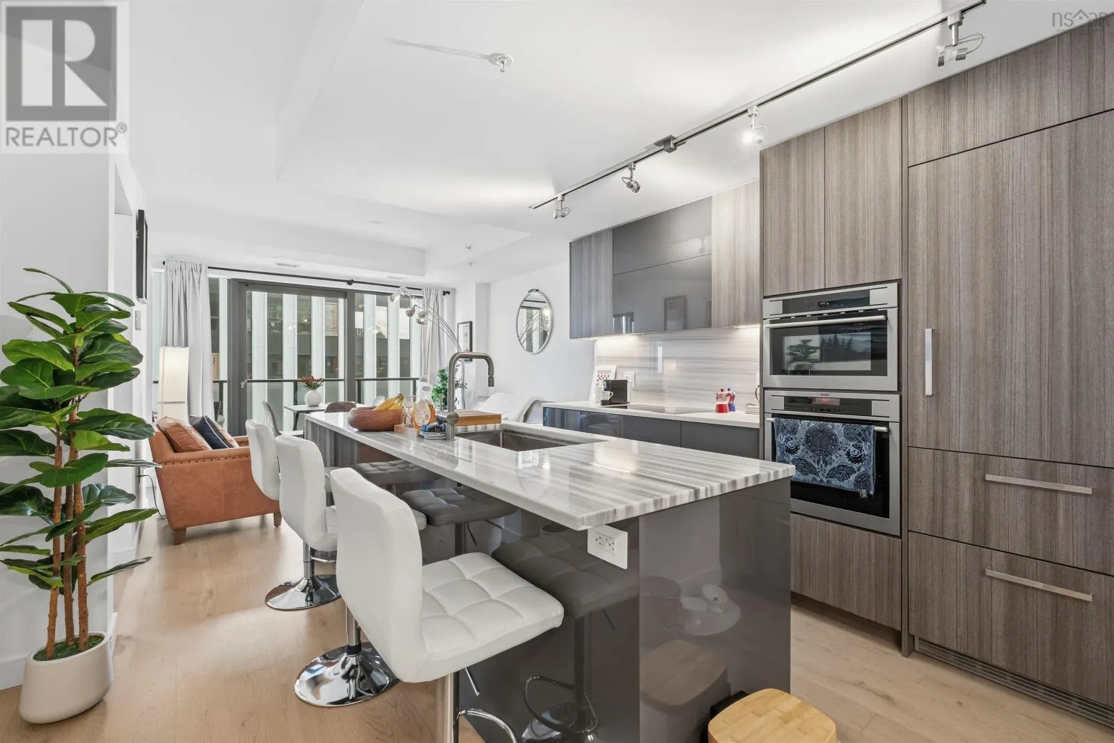 1009 1650 Granville Street