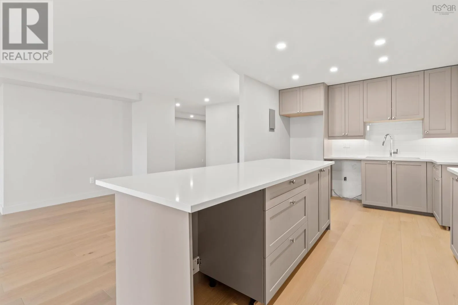 406 6369 Coburg Road