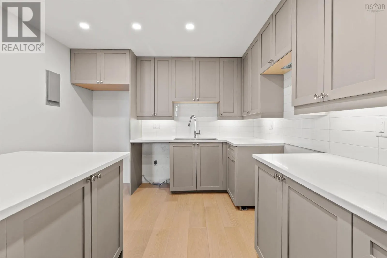 406 6369 Coburg Road