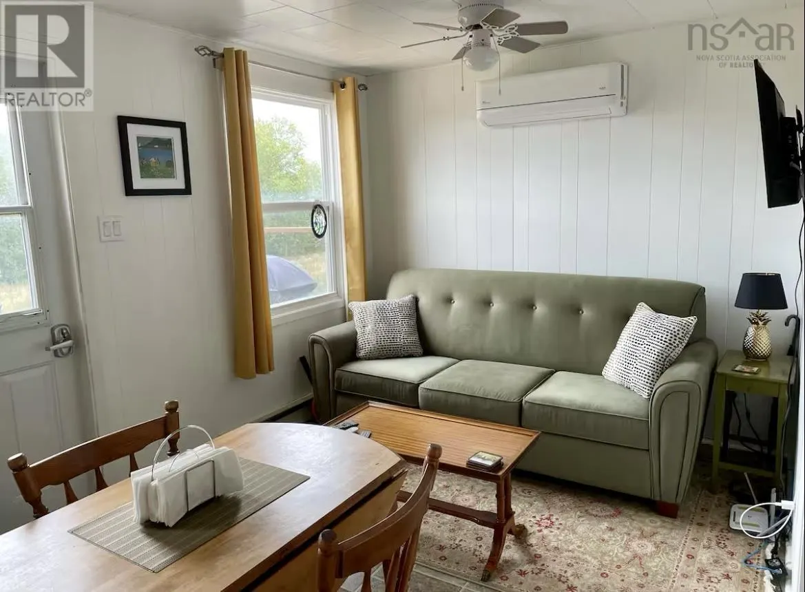 1543 West Lake Ainslie