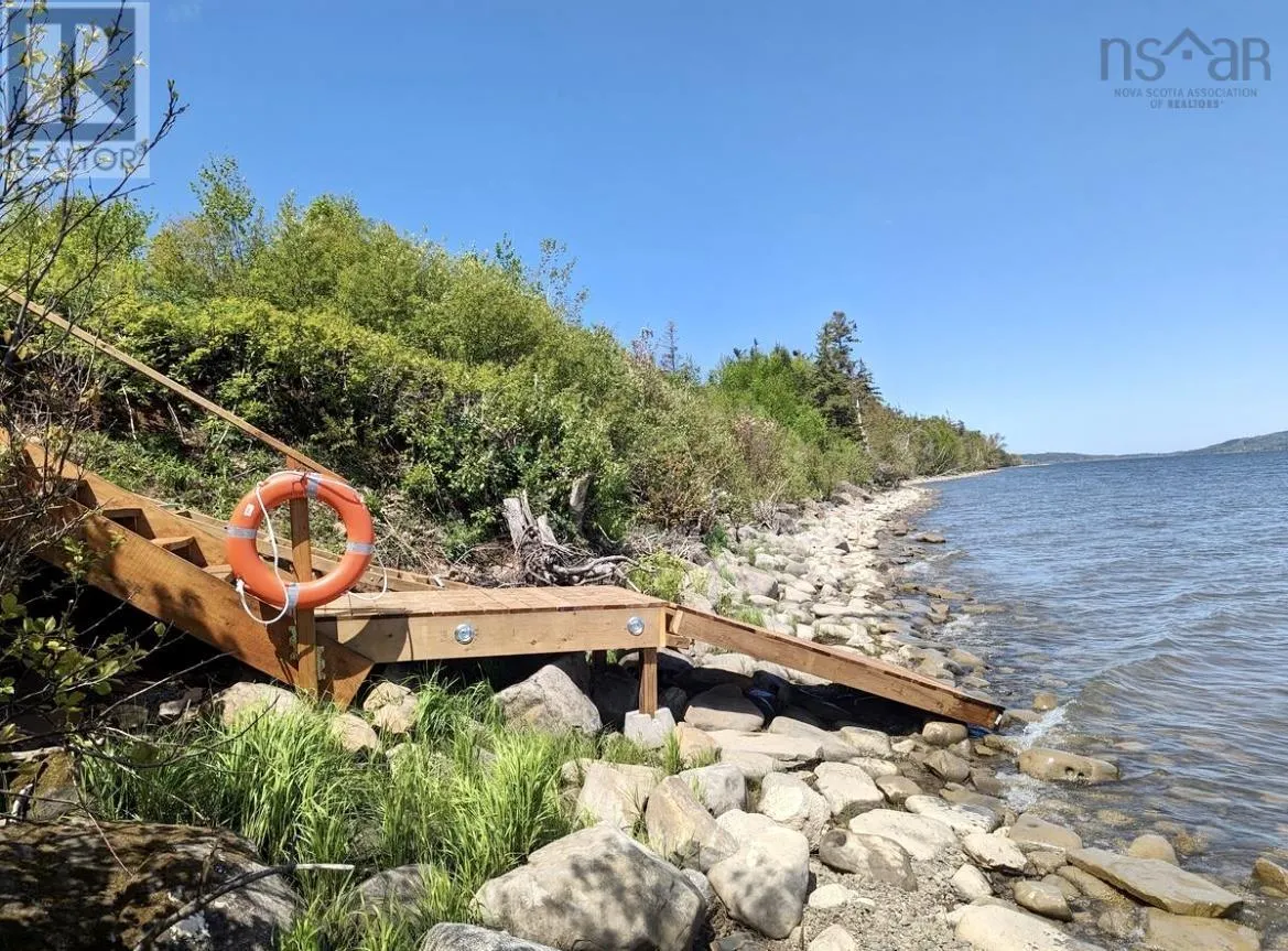 1543 West Lake Ainslie