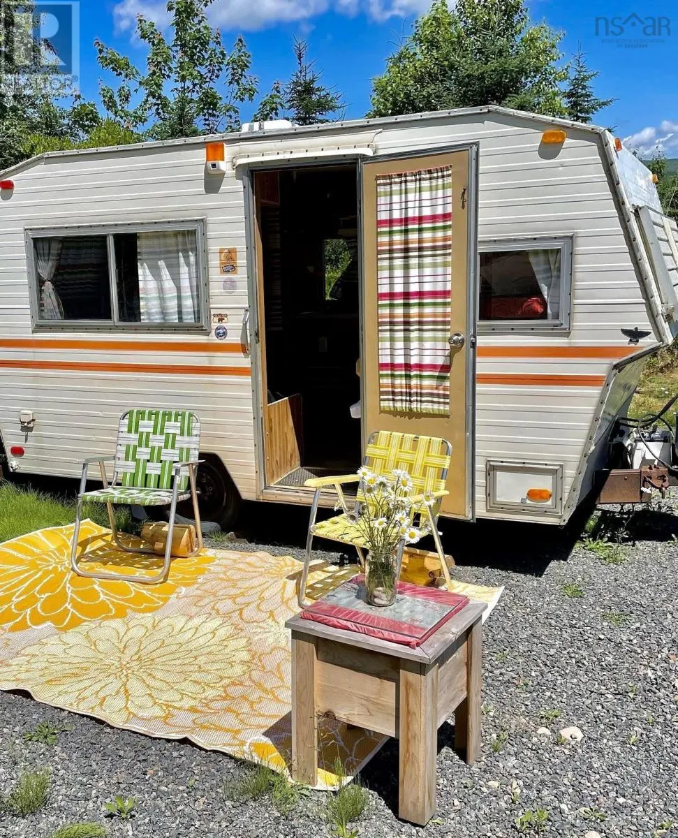 1543 West Lake Ainslie