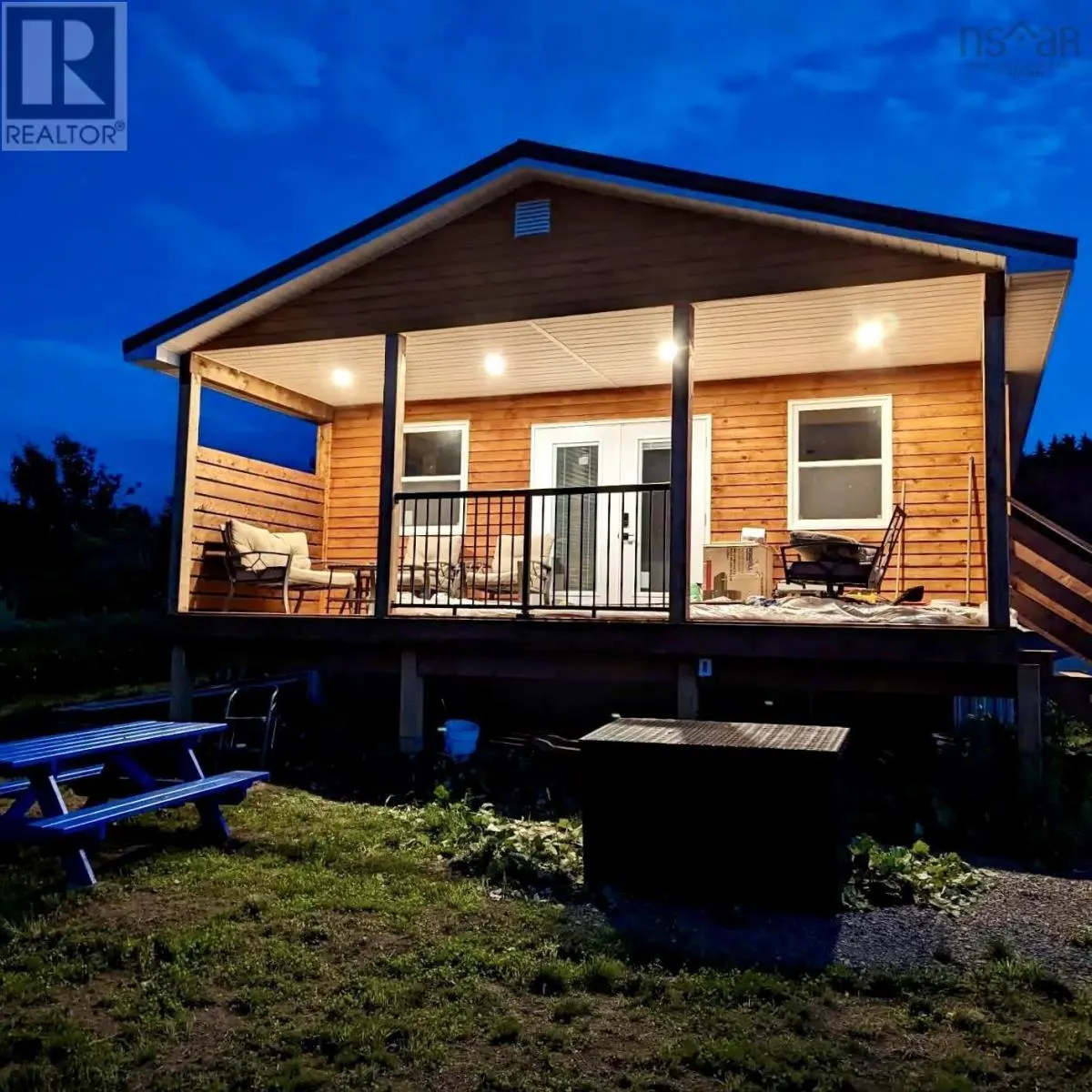 1543 West Lake Ainslie