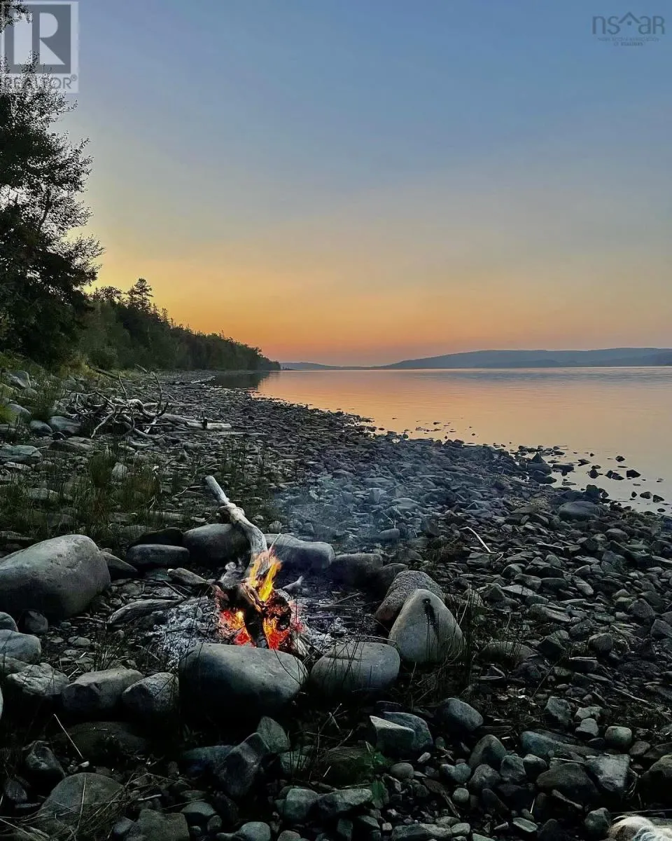 1543 West Lake Ainslie