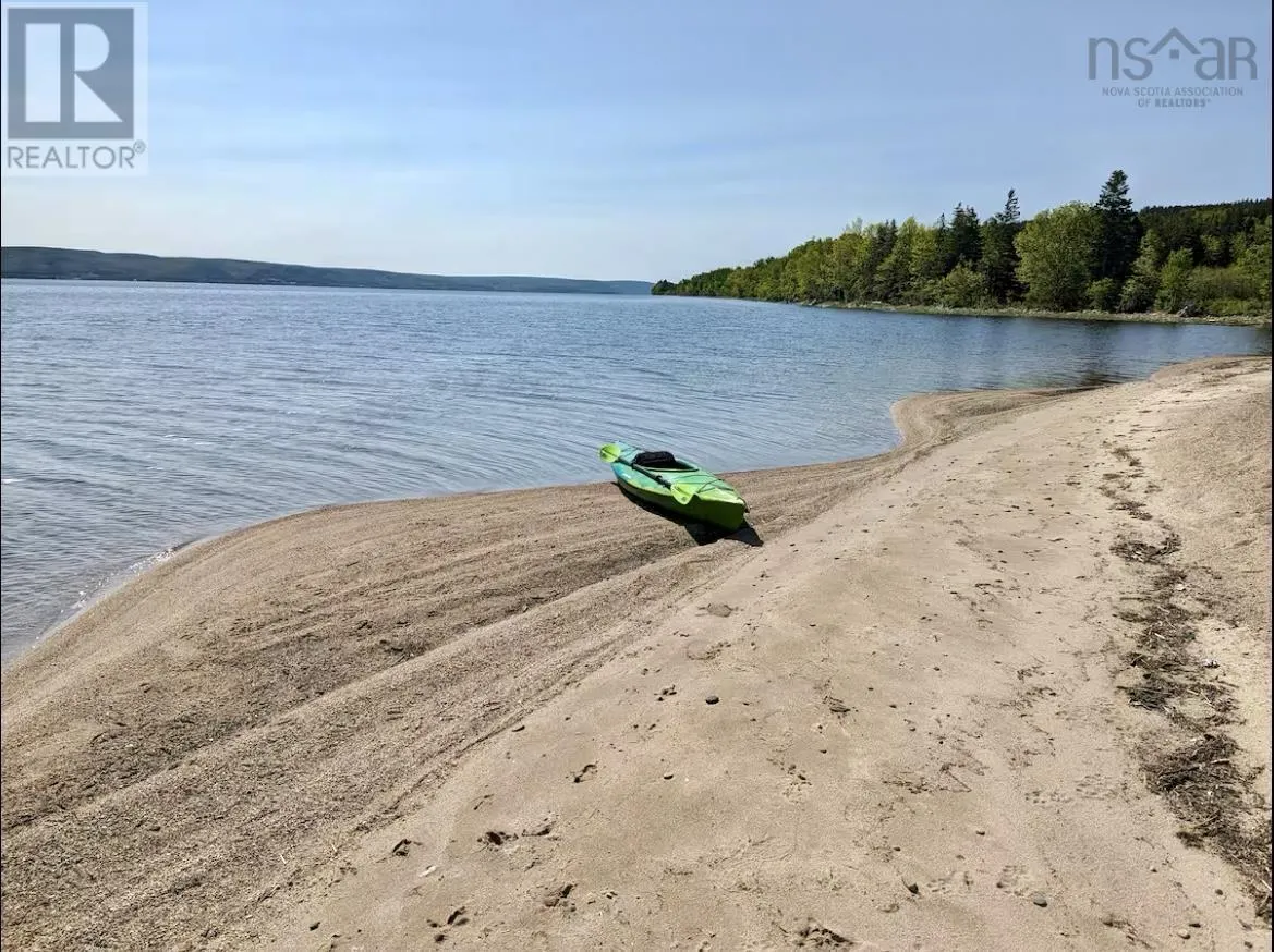 1543 West Lake Ainslie