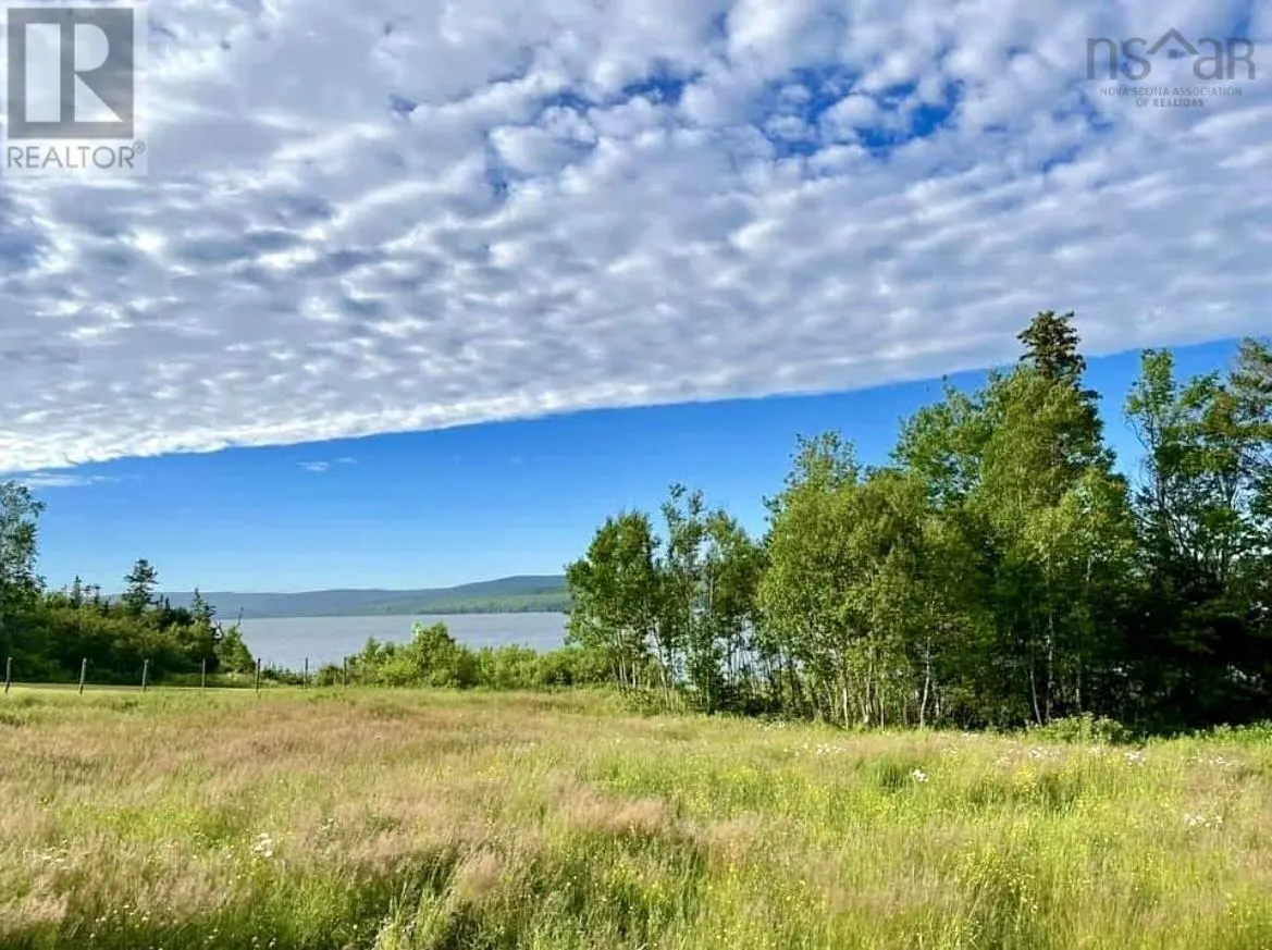 1543 West Lake Ainslie