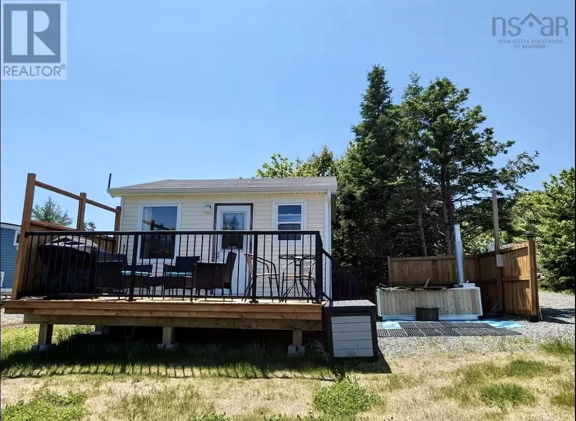 1543 West Lake Ainslie