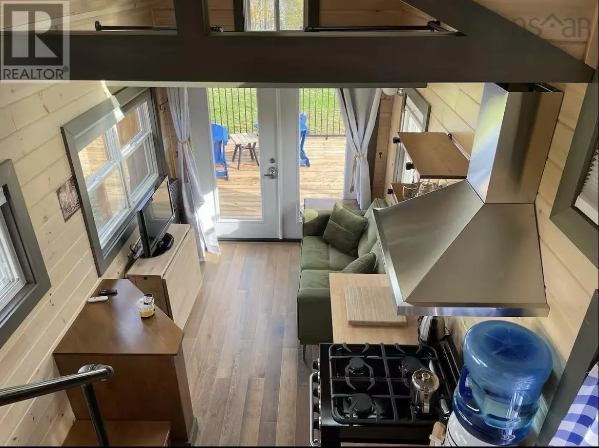 1543 West Lake Ainslie