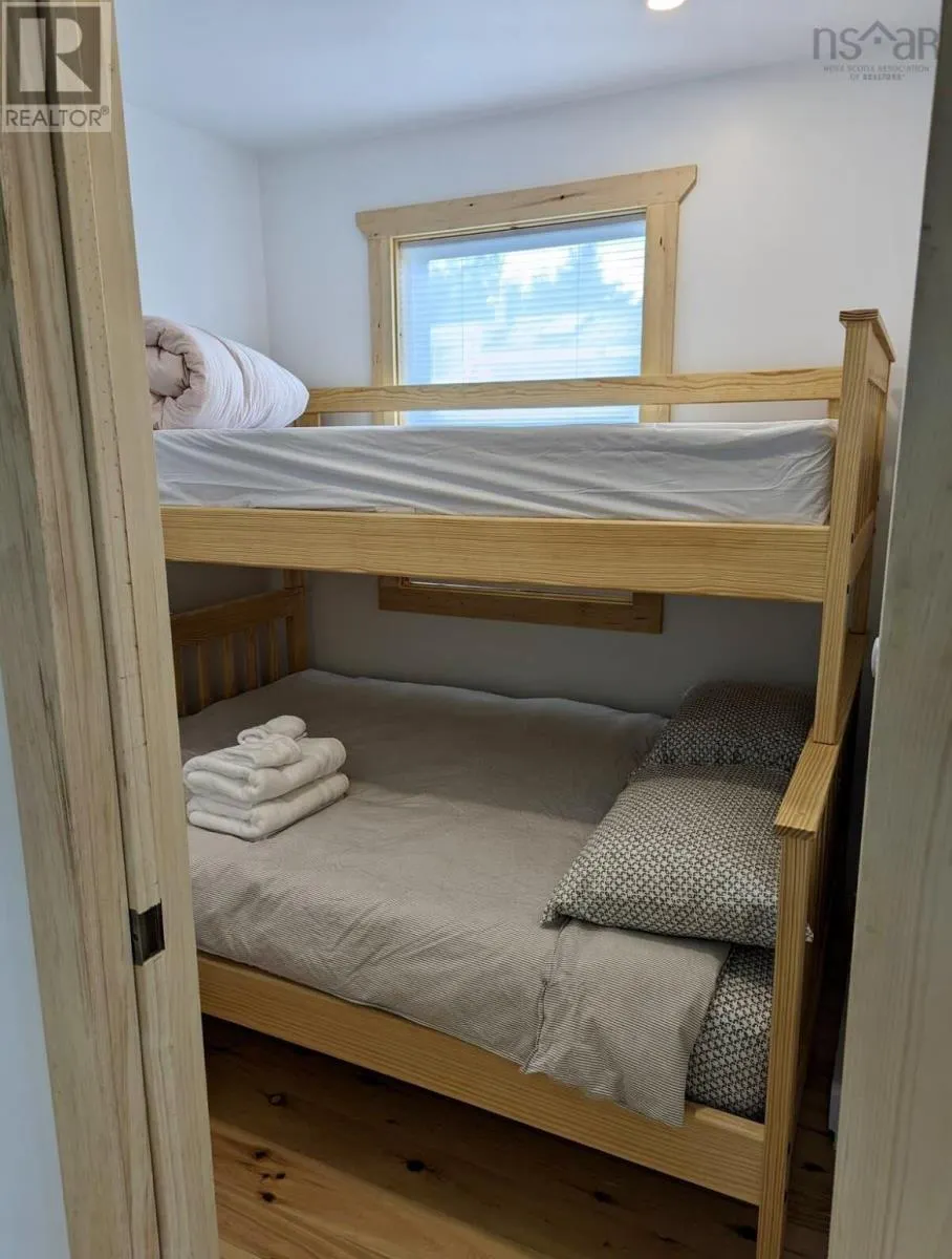 1543 West Lake Ainslie