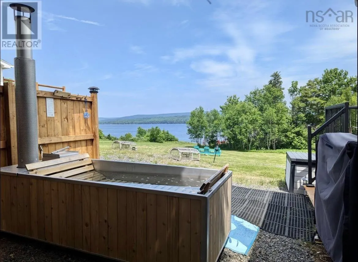 1543 West Lake Ainslie