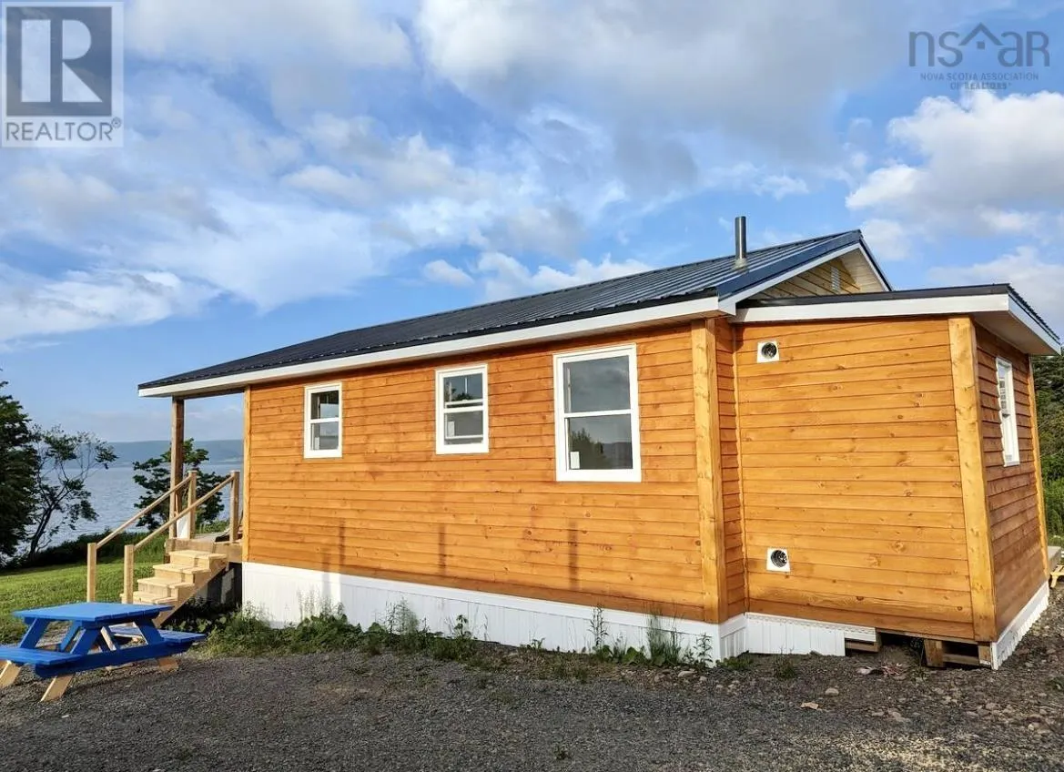 1543 West Lake Ainslie