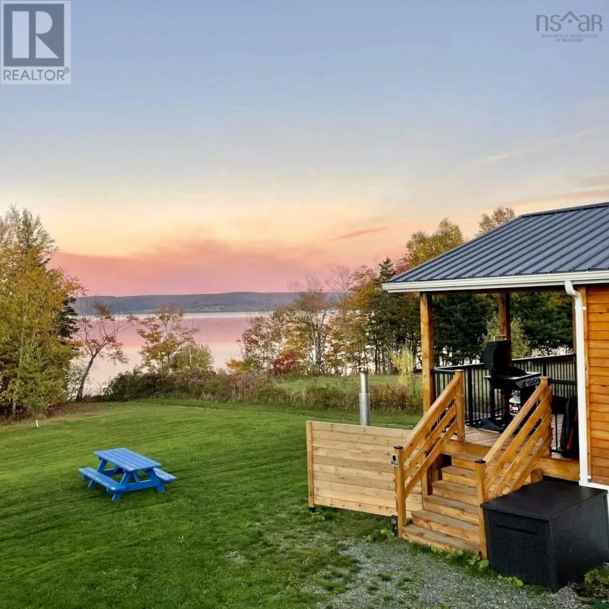 1543 West Lake Ainslie