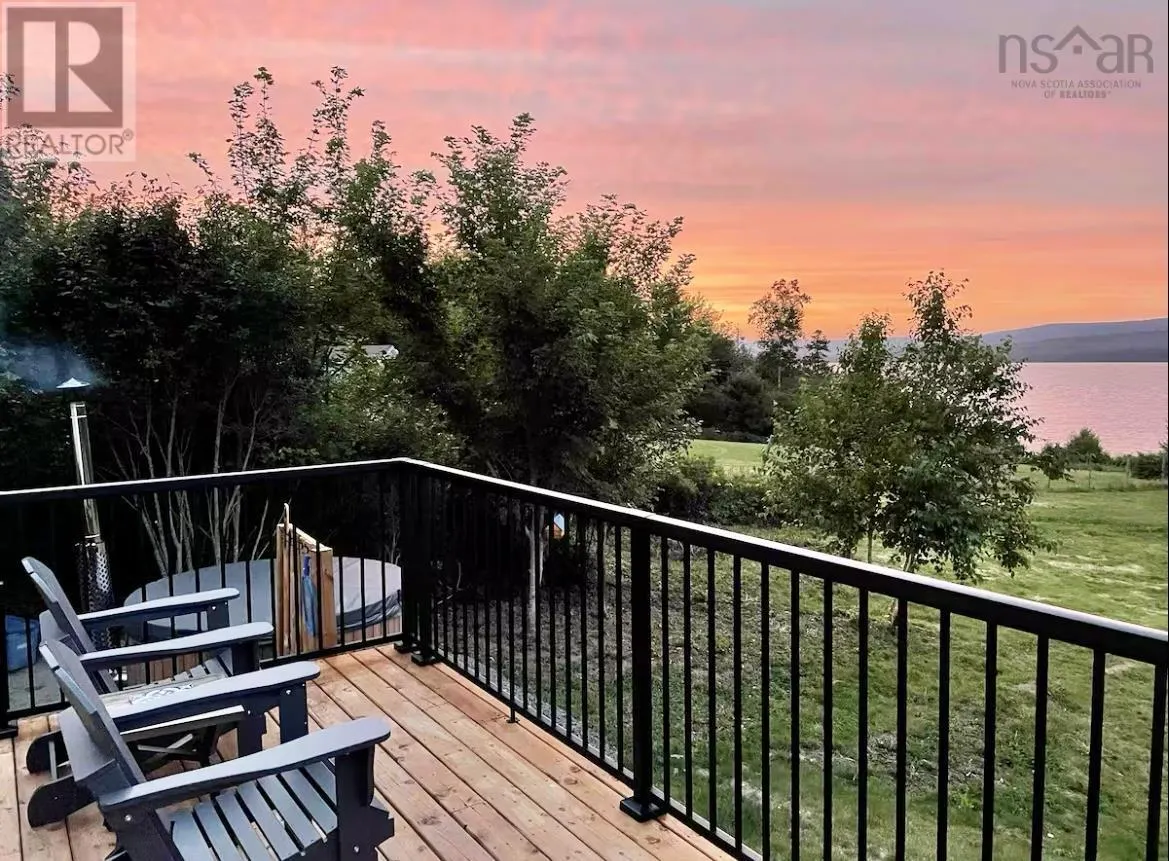 1543 West Lake Ainslie